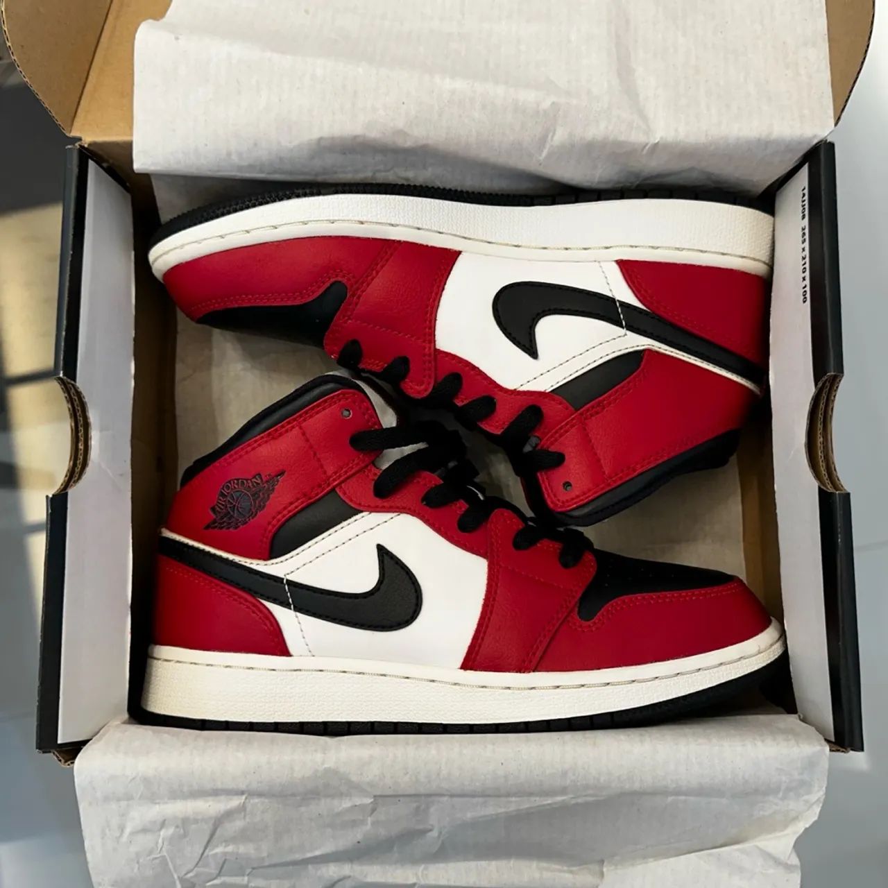 Tênis Nike Air Jordan 1 Mid Chicago Black Toe Vermelho Original