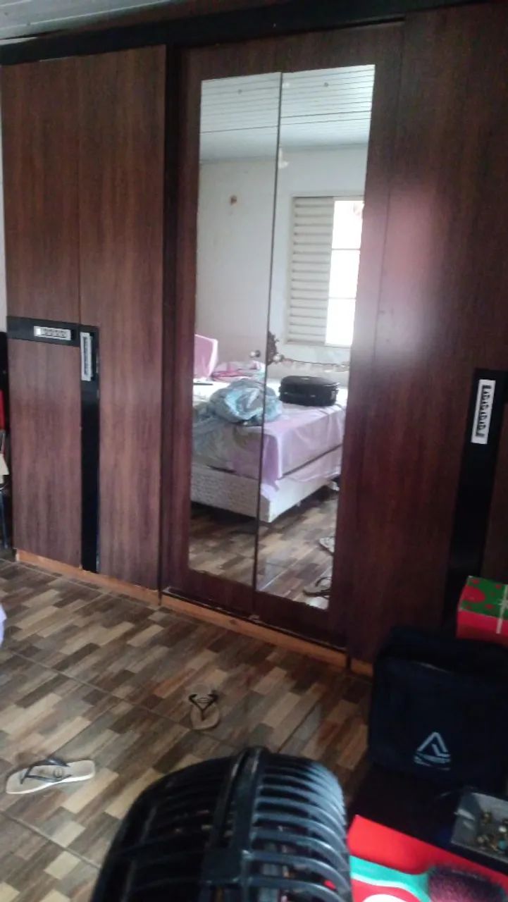 Roupeiro enorme com 6 portas duas espelho! - Foto 2