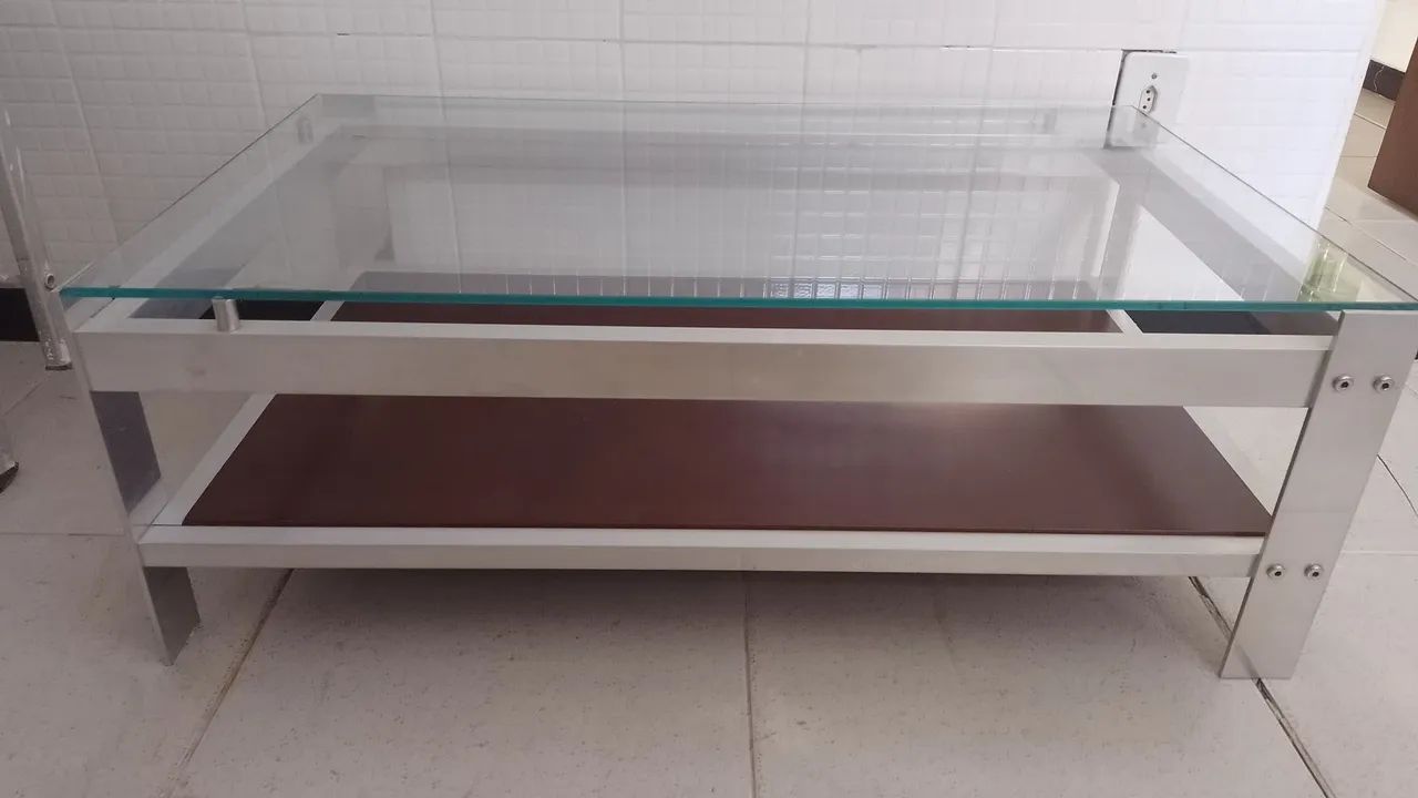 Centro de mesa de madeira e alumínio com vidro  - Foto 2