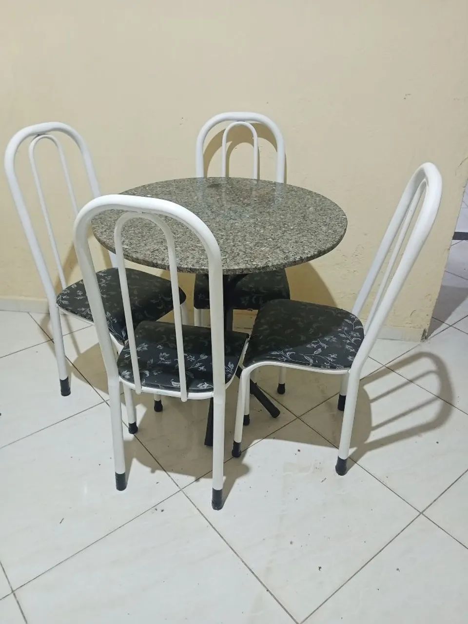 mesa redonda faço entrega imediata e acerta cartão  - Foto 4