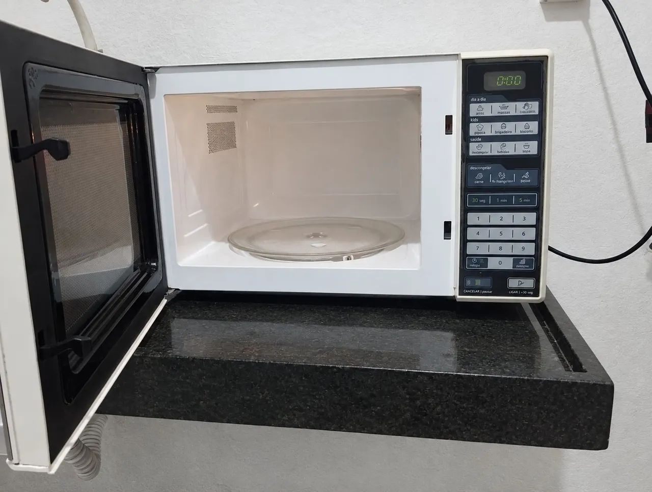 Micro-ondas completo funcionando perfeitamente 31 litros - Foto 2