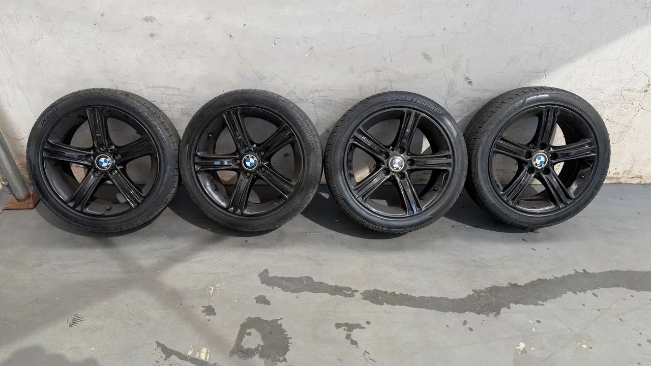 Rodas aro 17 BMW sem detalhes 
