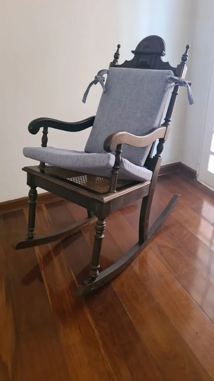 Cadeira de balanço clássica Madeira de Lei - Vintage 
