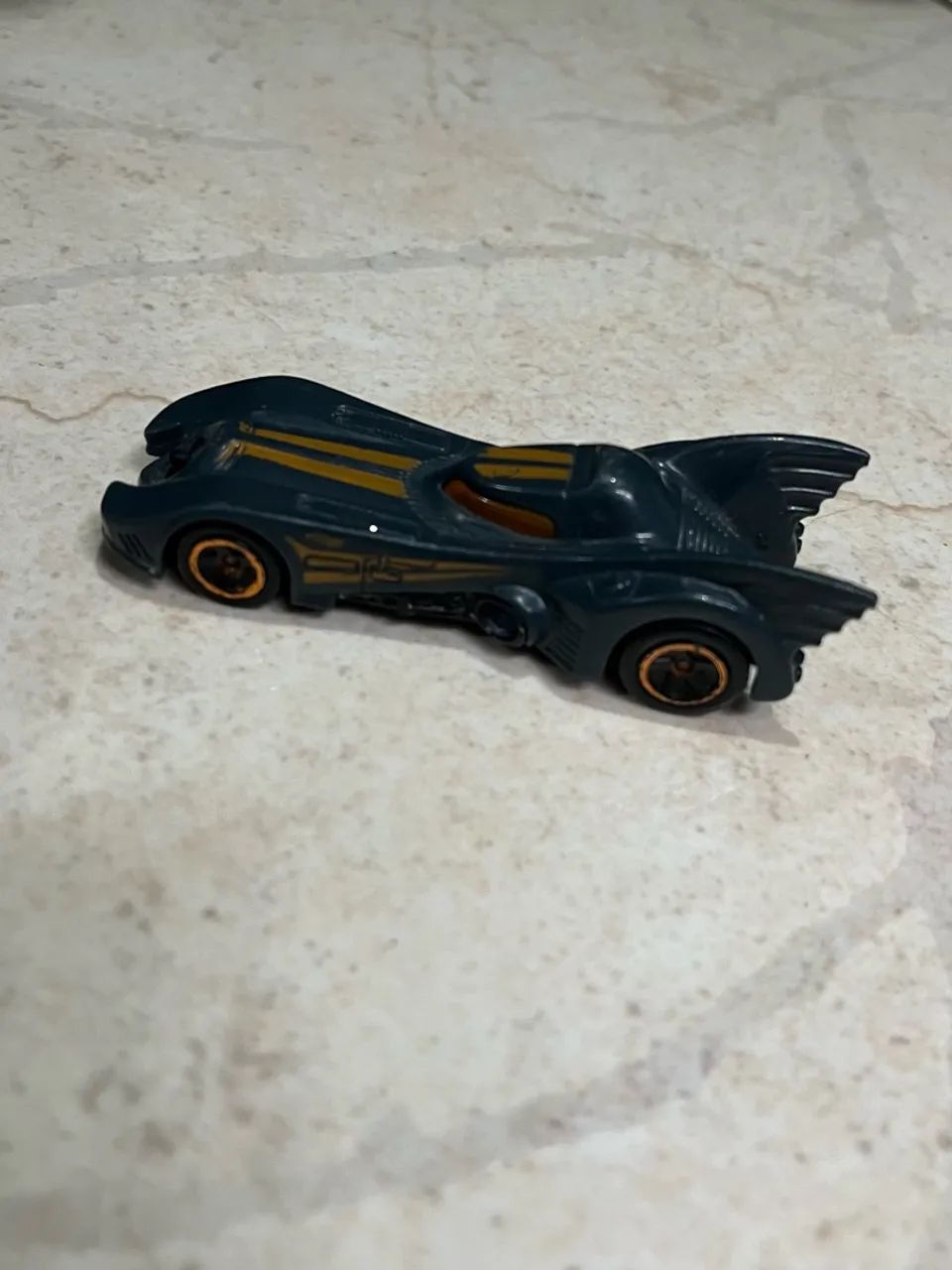 Hot Wheels Batmobile FJX33 - Foto 4