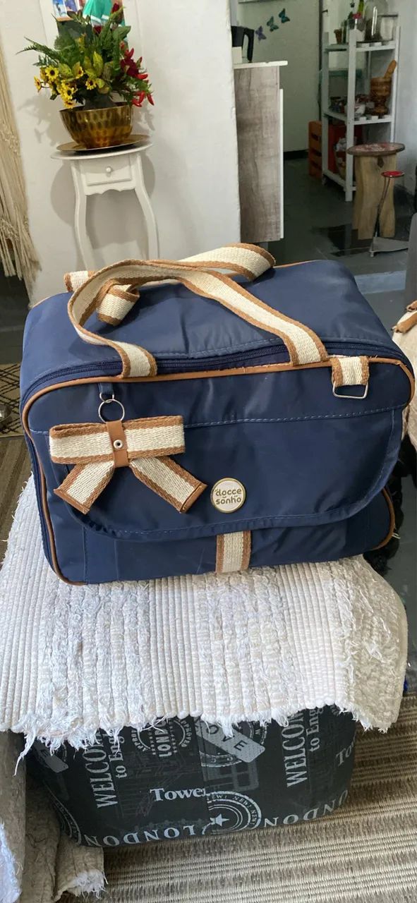 Bolsa infantil, semi nova grande 