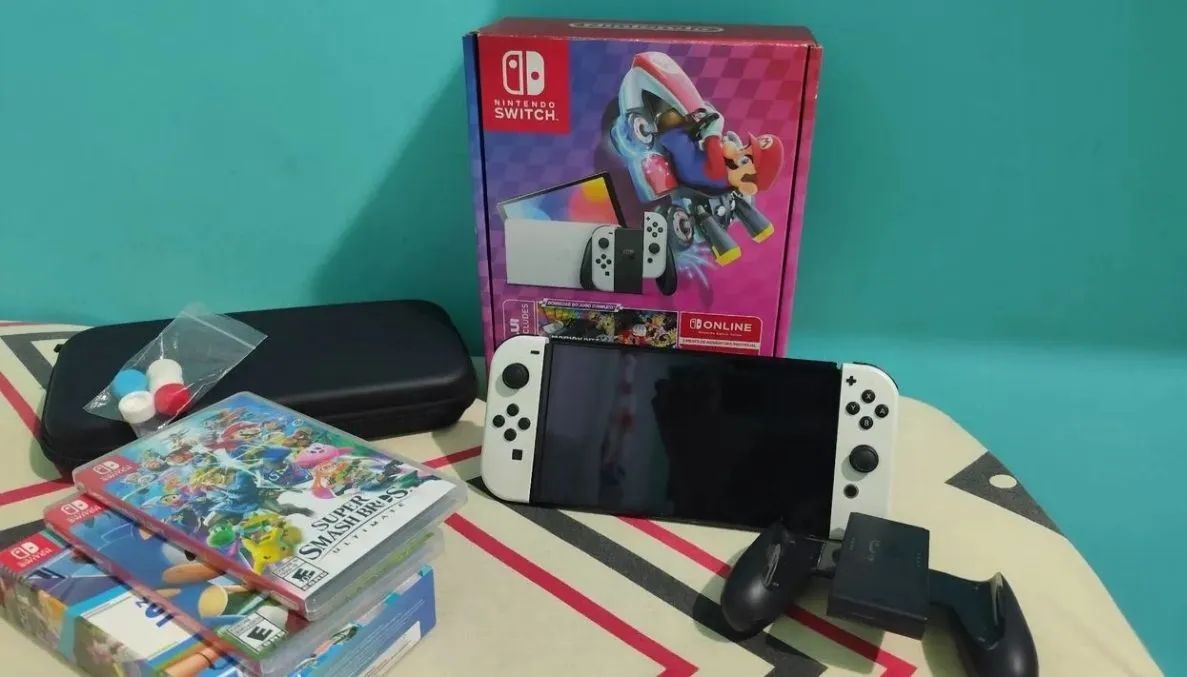 Nitendo switch oled original com jogos e acessórios para vender rápido! 