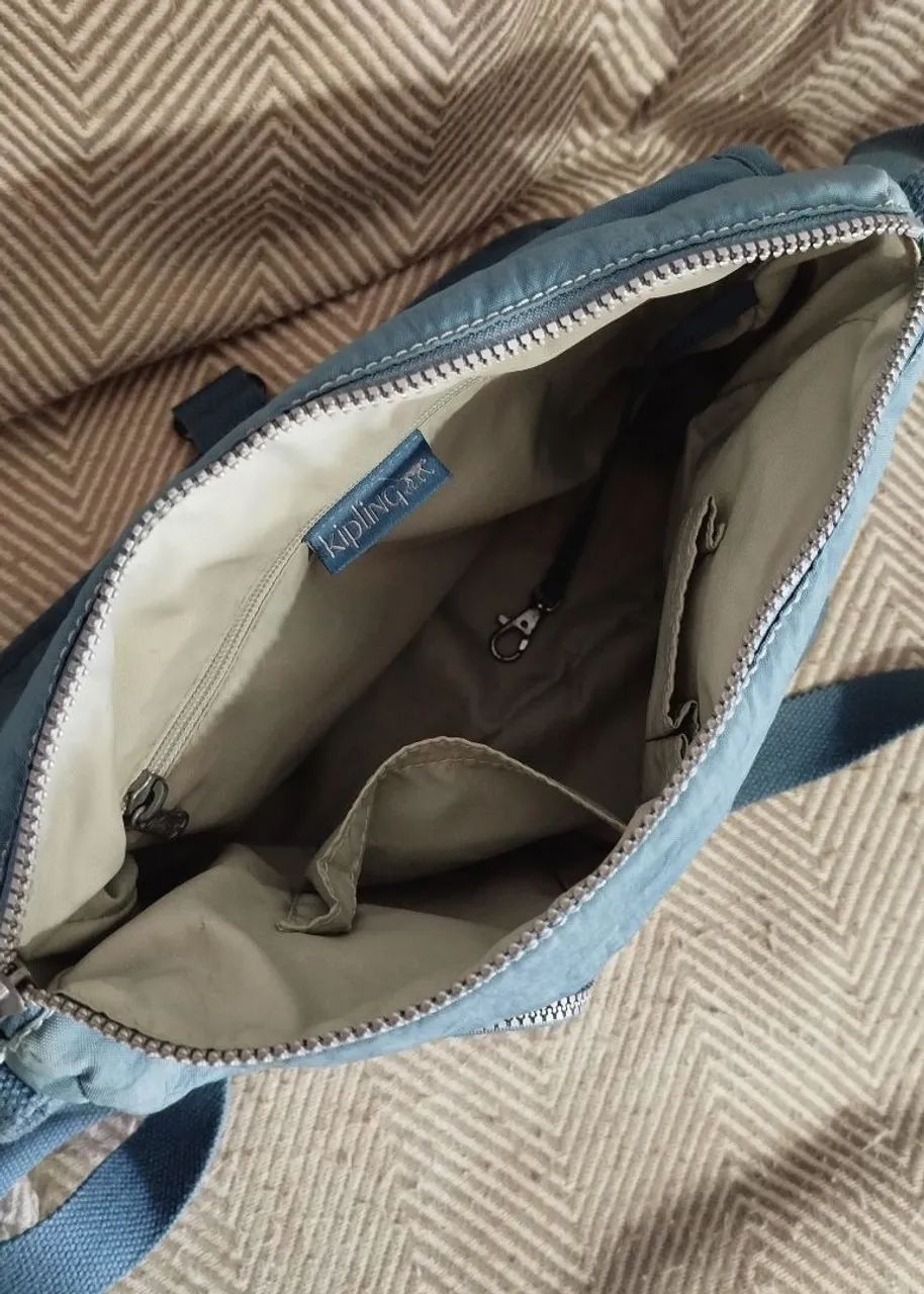 Bolsa carteiro Kipling azul  - Foto 3
