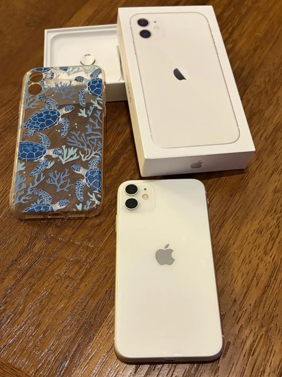iPhone 11, 128GB, branco, com cabo USB-C