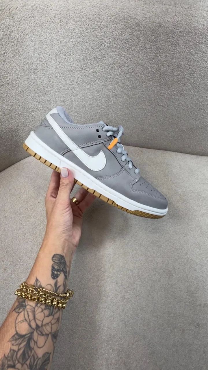  TENIS NIKE DUNK LOW SB CINZA - Foto 5