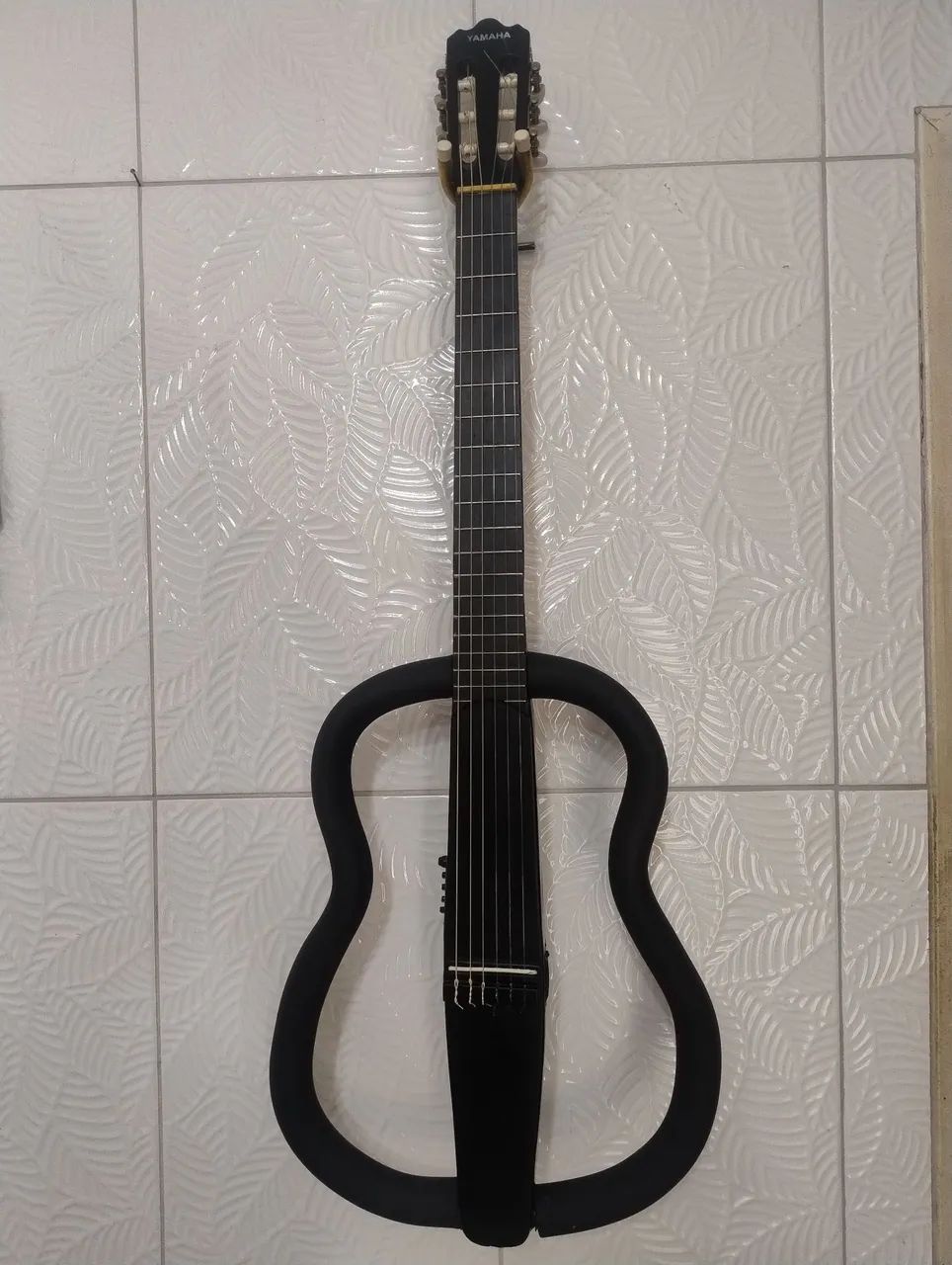 Violão vazando luthier náilon todo perfeito  - Foto 2
