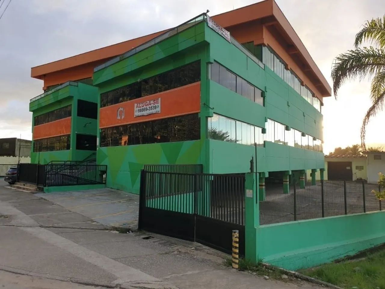 PRÉDIO COML 6.672M² Á VENDA GUARUJÁ- PÉ DIREITO 6M