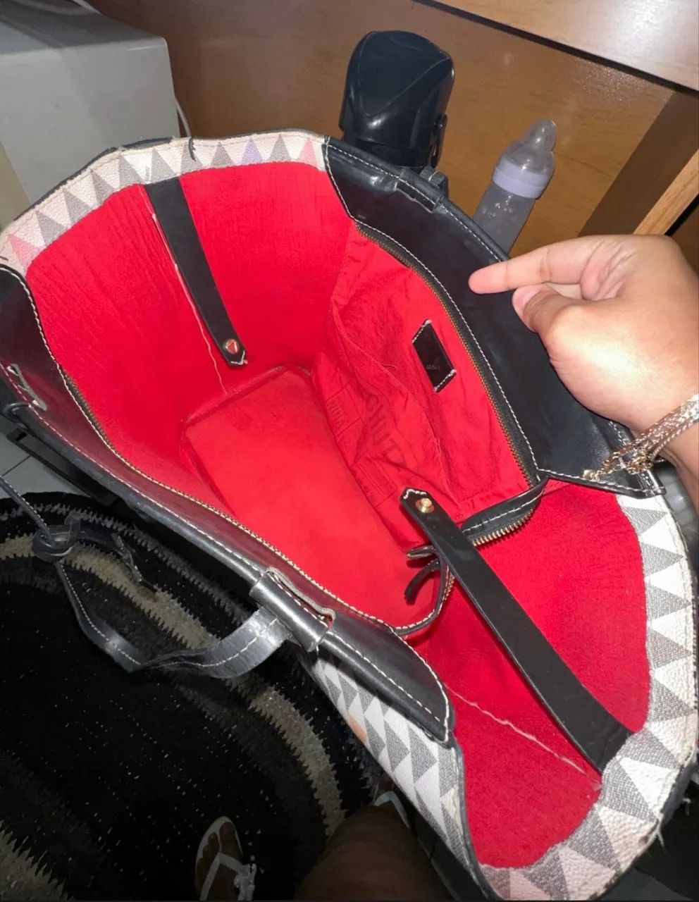 Bolsa Schutz Nina triangle - Foto 4