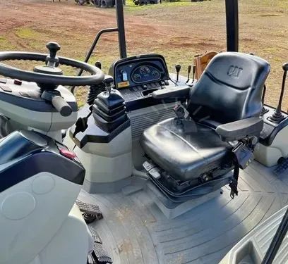 Retroescavadeira Caterpillar 2016 - Foto 6