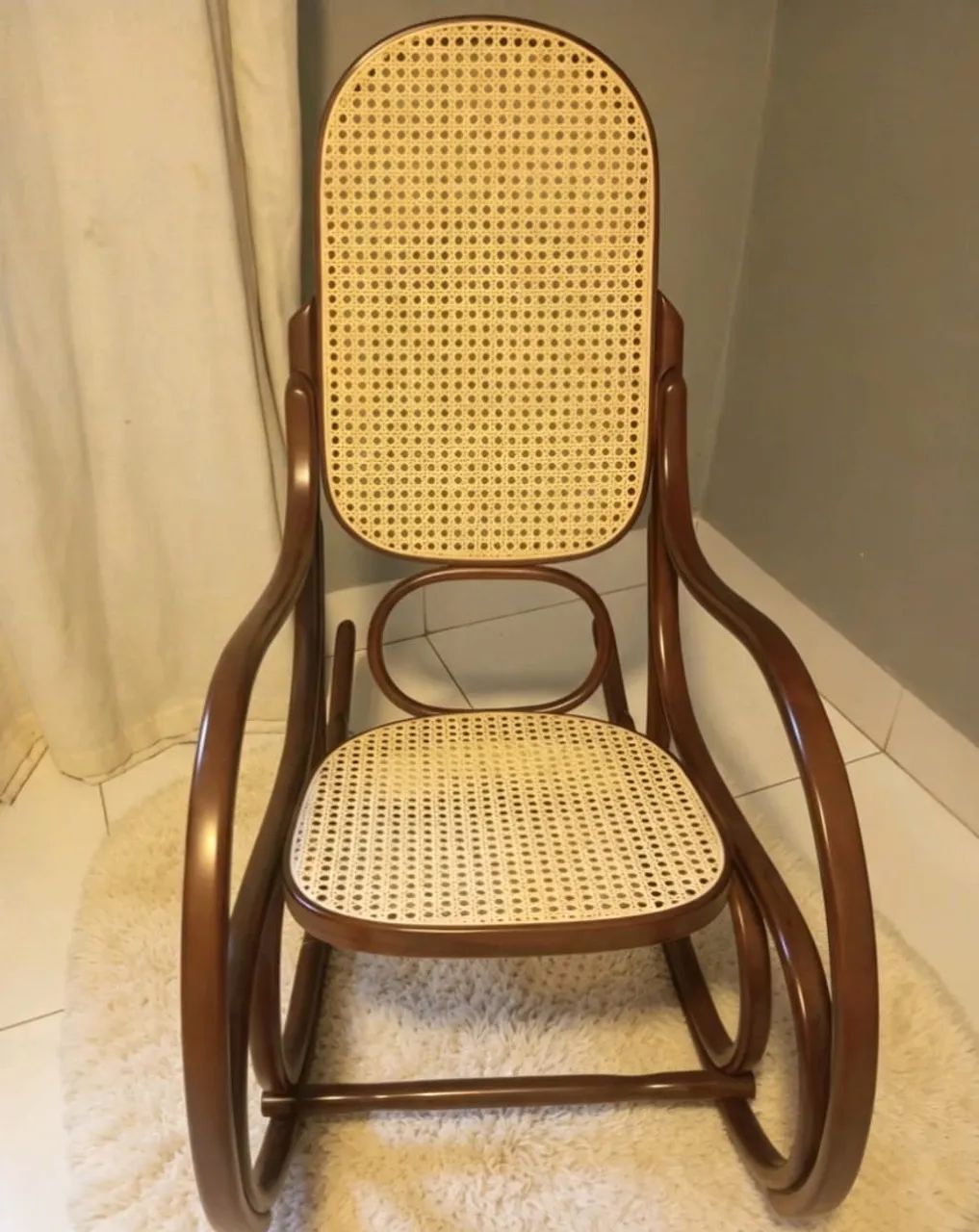 vendo cadeira de balanço thonet - palha 