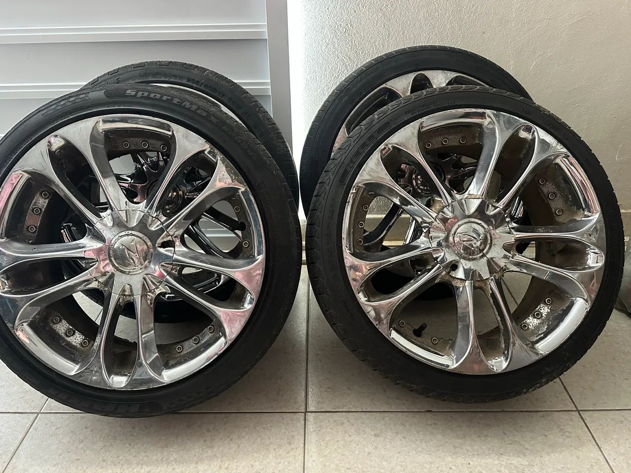 Vendo,rodas e pneus seminovos 
