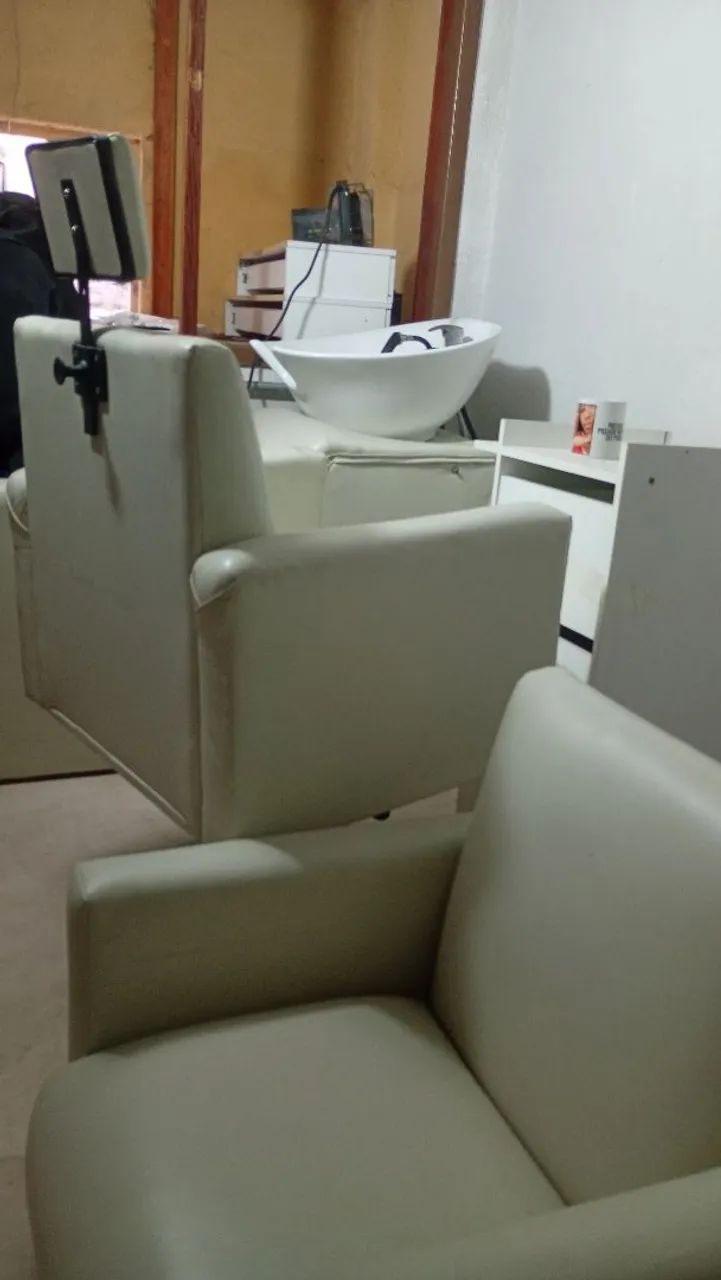 Vendo cadeira de cabeleireiro 450
