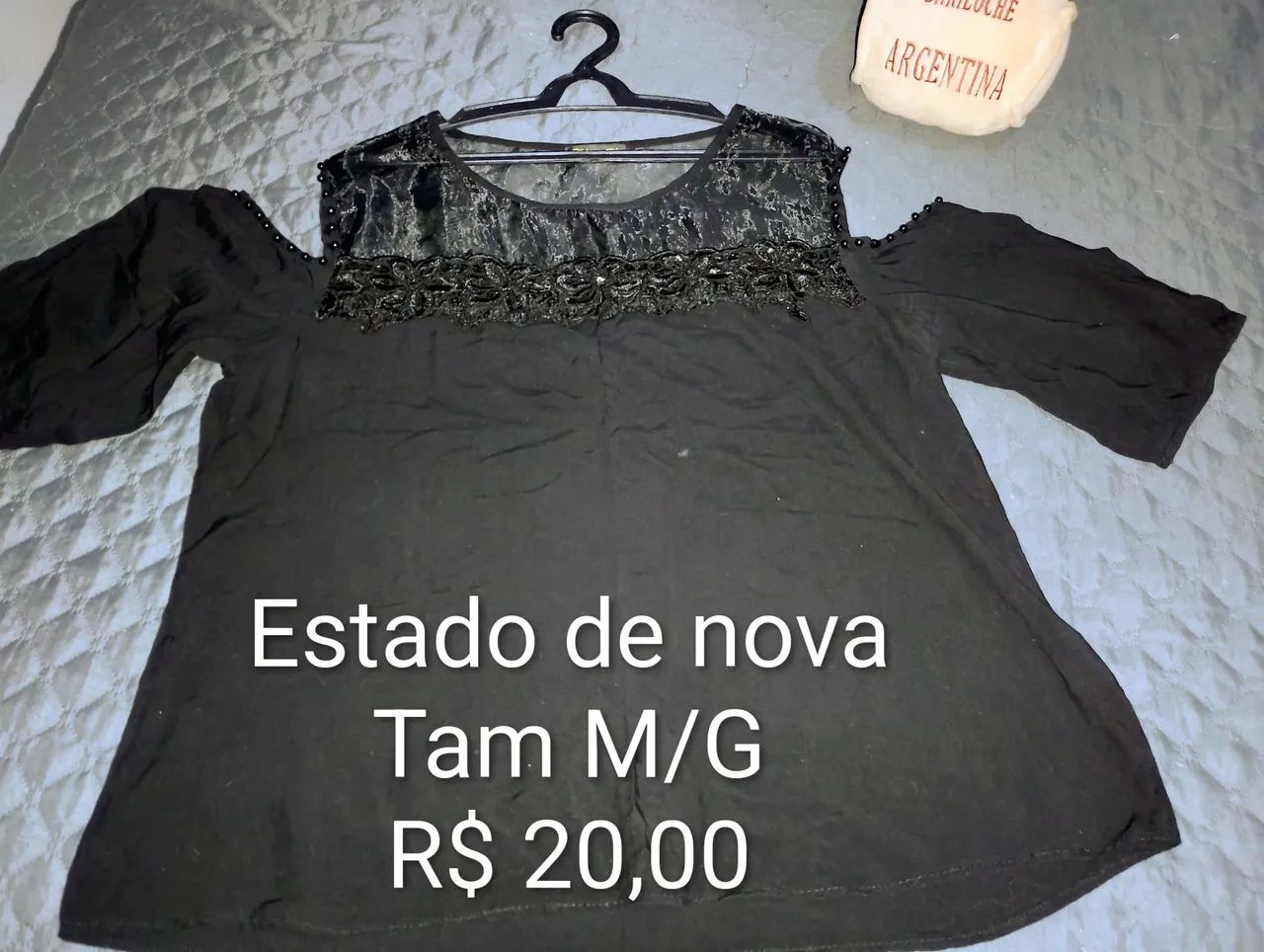 Blusa com lindos detalhes em pedras e renda