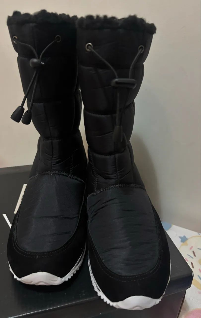 Bota tênis forrada