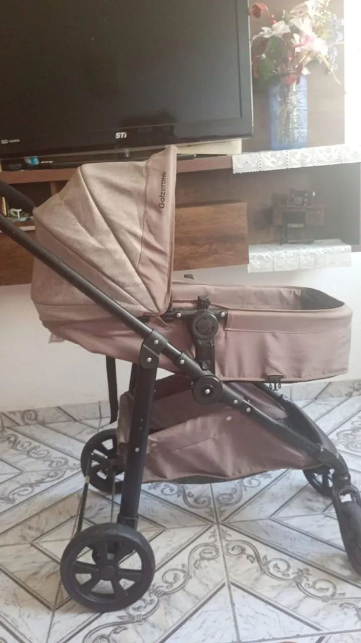 Carrinho de bebê semi novo mas andador, bebê conforto