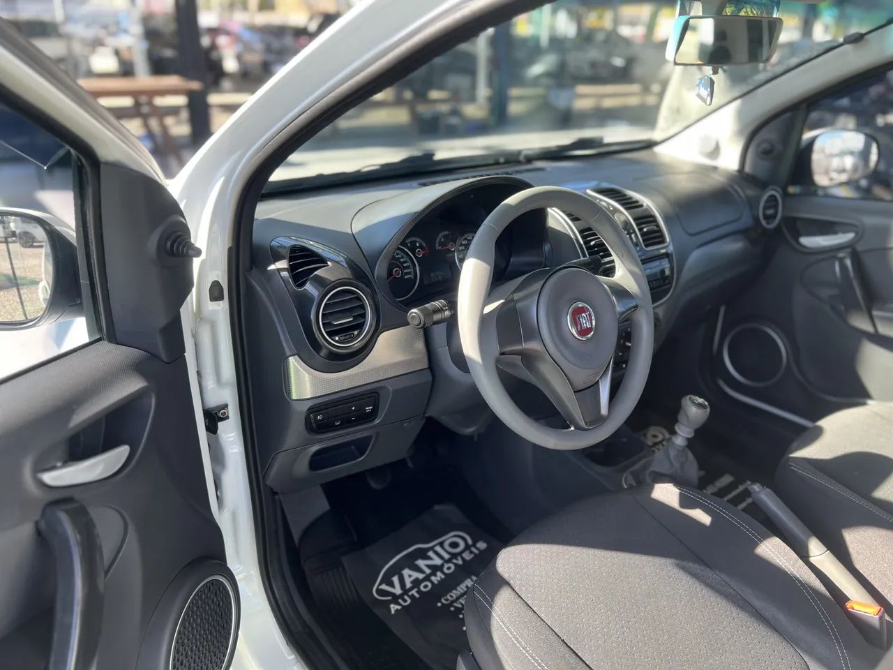 Fiat Siena Attractive 1.4 Fire Flex 8V 4P 2014 - Foto 4