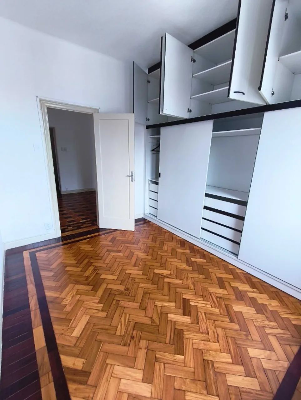 Raridade Apto na Urca, 2 quartos + dependência completa - Foto 4