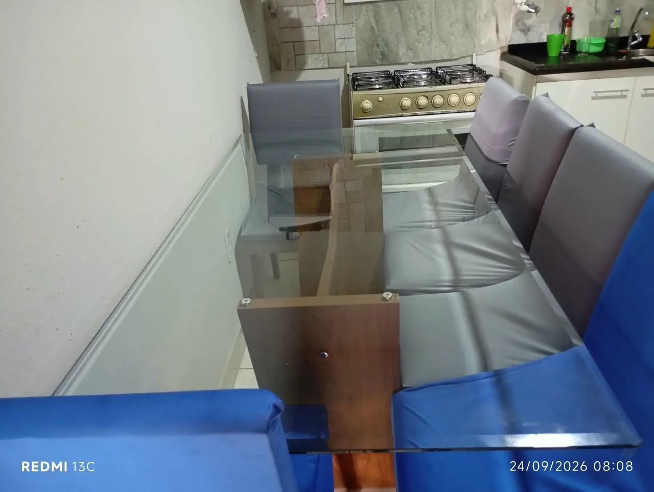 Mesa de vidro com 6 cadeiras
