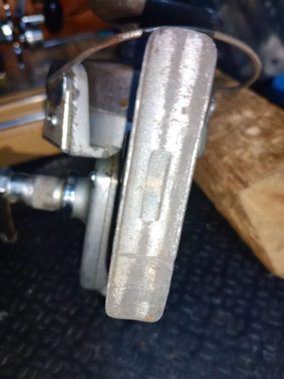 Molinete antigo daiwa 1000 - Foto 5