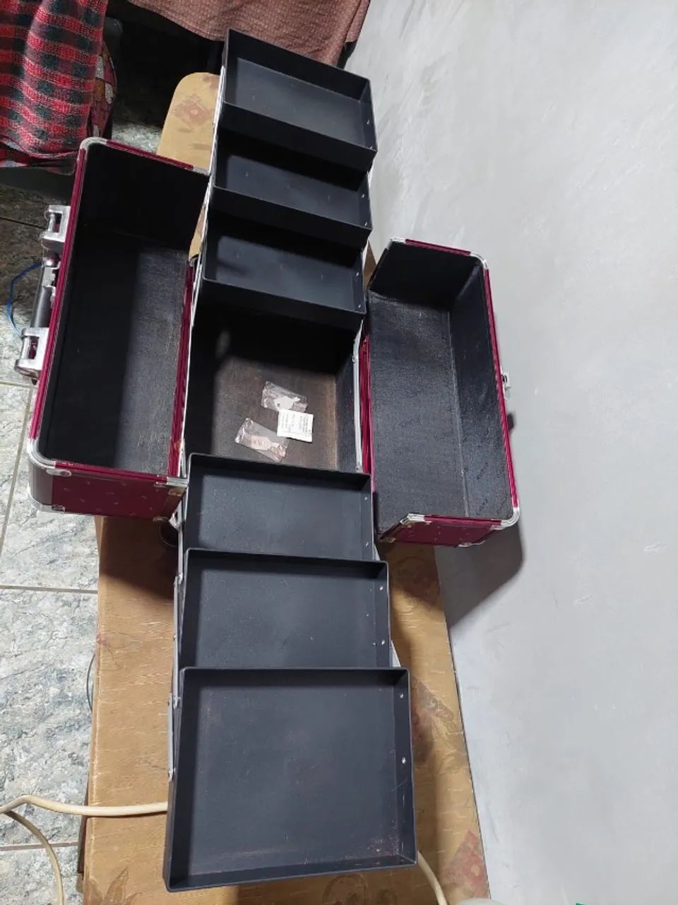 Maleta de Maquiagem Profissional Ruby's Grande - TOTALMENTE NOVA - Foto 5