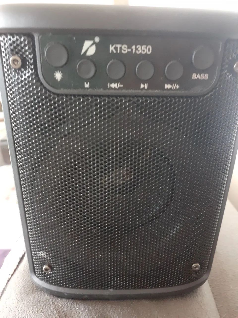 Caixa de som. KTS 1350