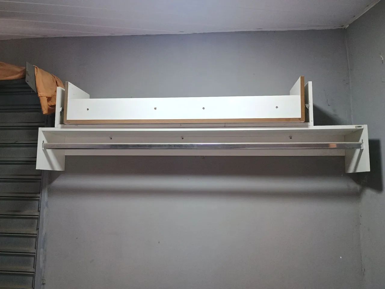 Vendo móveis para loja de roupa , incluindo o balcão 