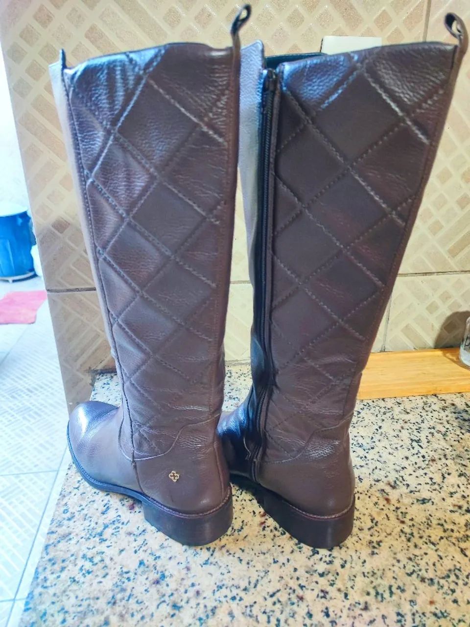 Botas em couro tam 37  - Foto 2