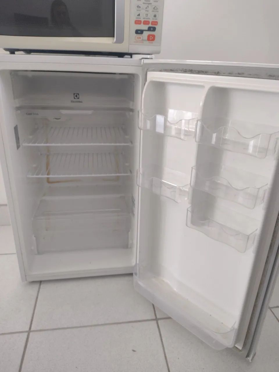 Frigobar Electrolux  - retirada de peças  - Foto 2
