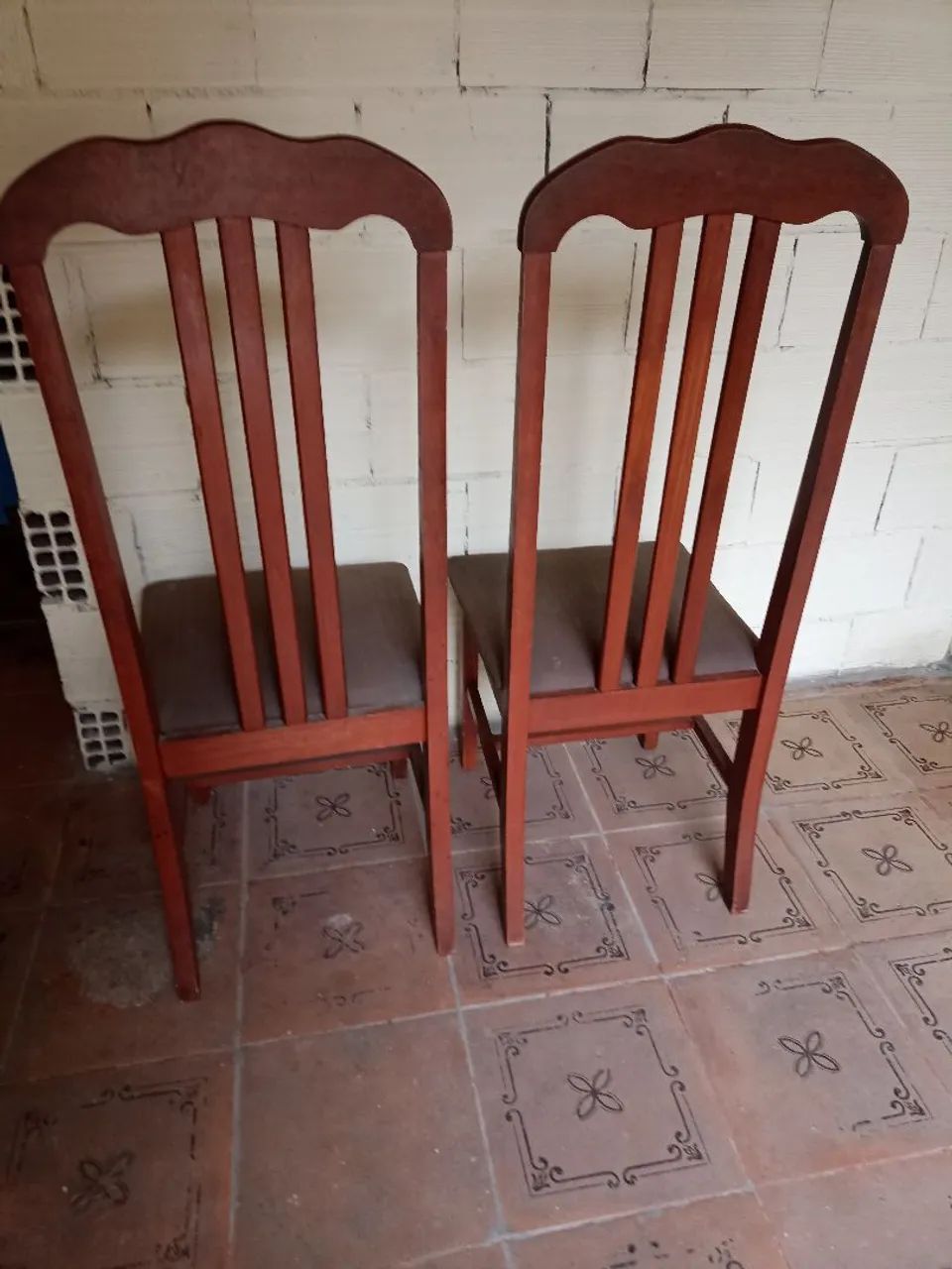 2     cadeiras  em  madeira - Foto 5