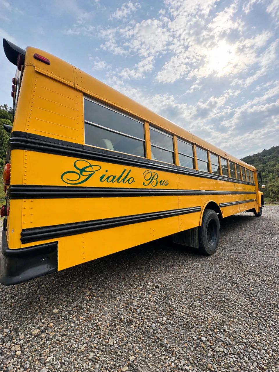 Ônibus Ford B700 - estilo school bus - Nova Trento/SC - Foto 3