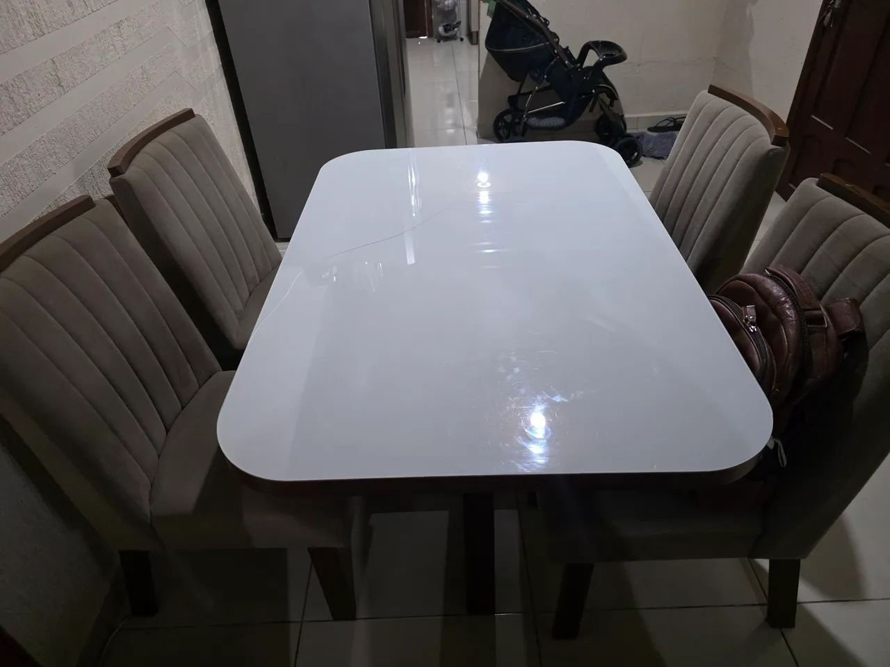 Vende-se mesa de jantar com 4 lugares  - Foto 4
