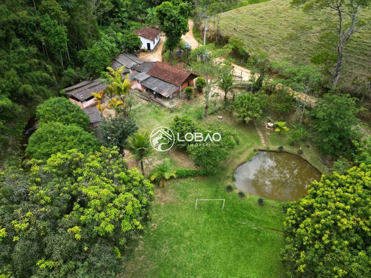 Chácara em Engenheiro Passos com lago e rio em Resende RJ