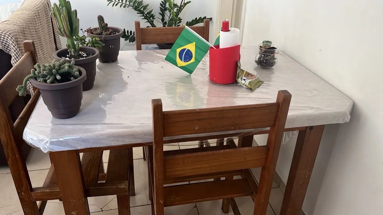 Sofá, rack, cama e mesa - Foto 5