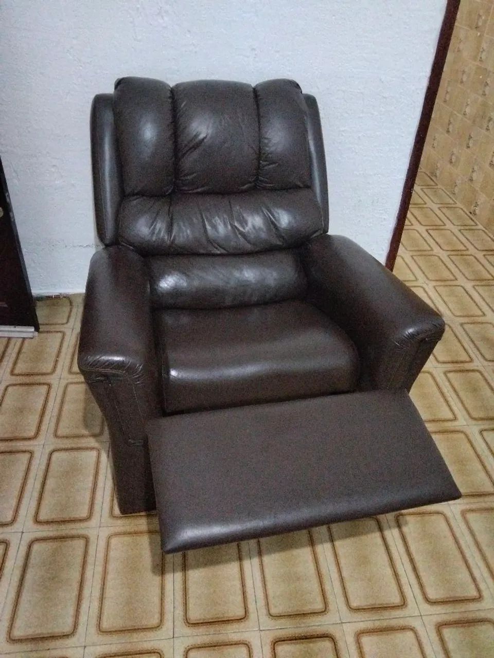 Vendo poltrona do papai de coro em perfeito estado  - Foto 2