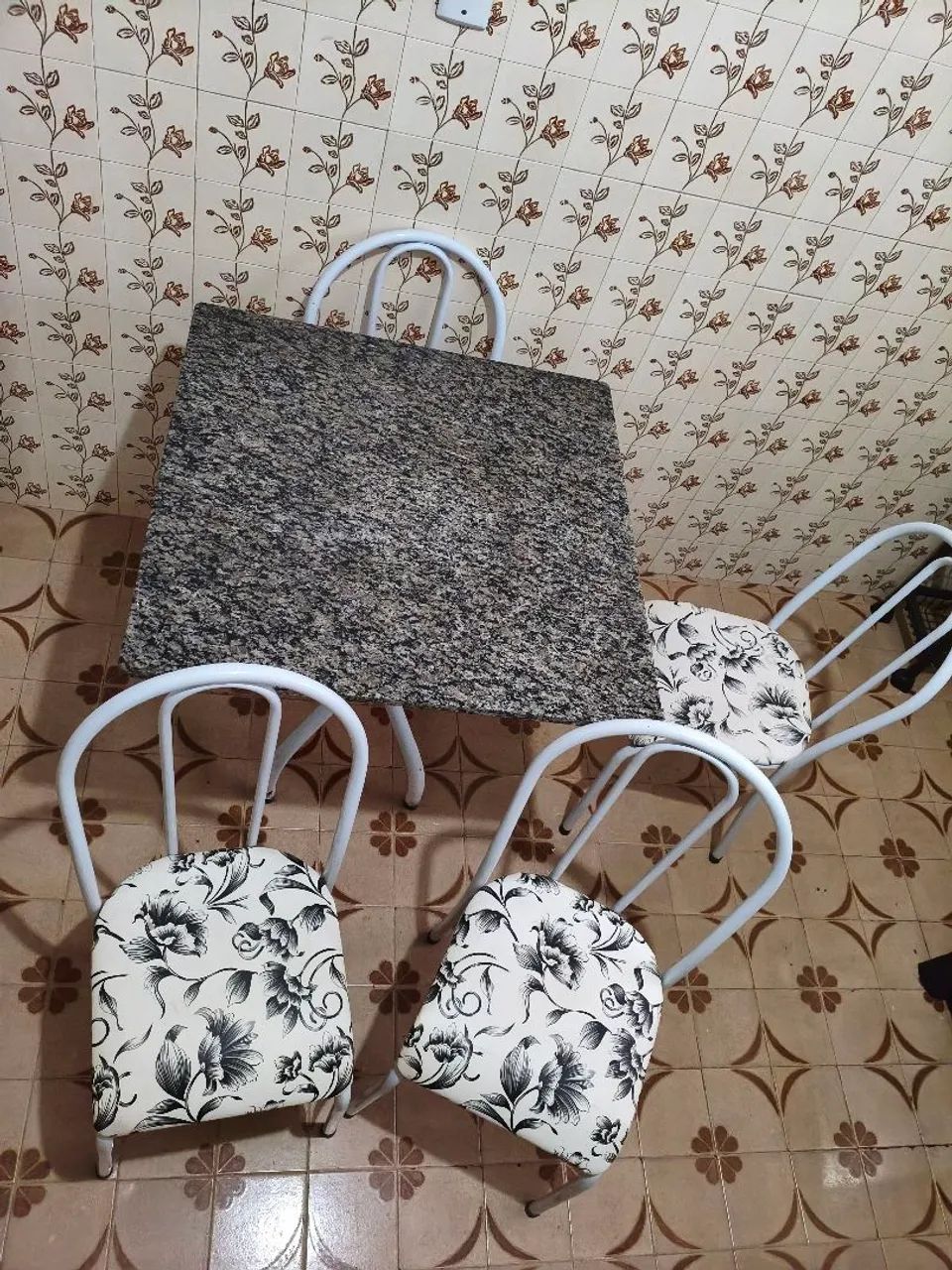 Mesa 4 cadeiras 