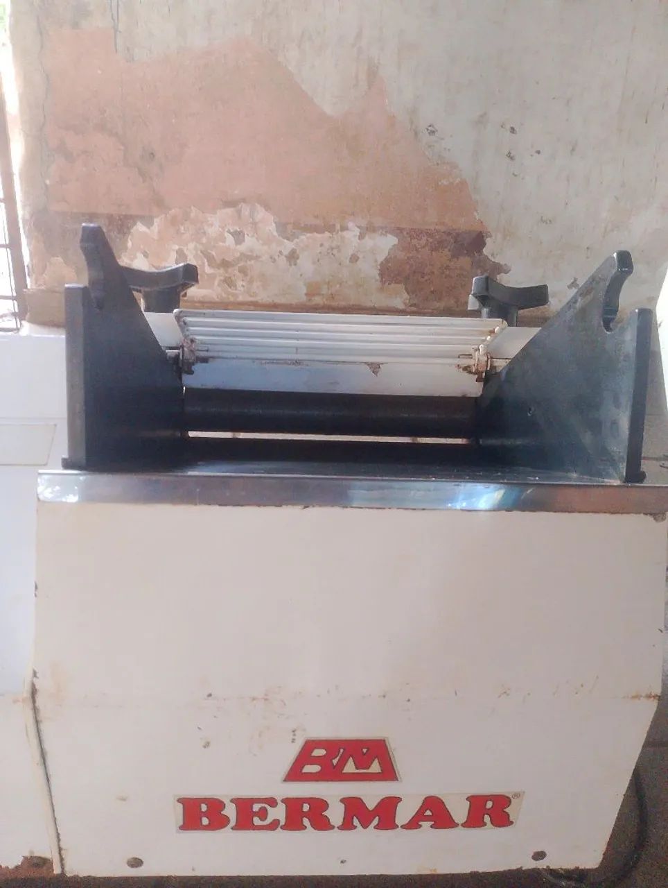 Vende uma masseira de 5 kg e um cilindro 