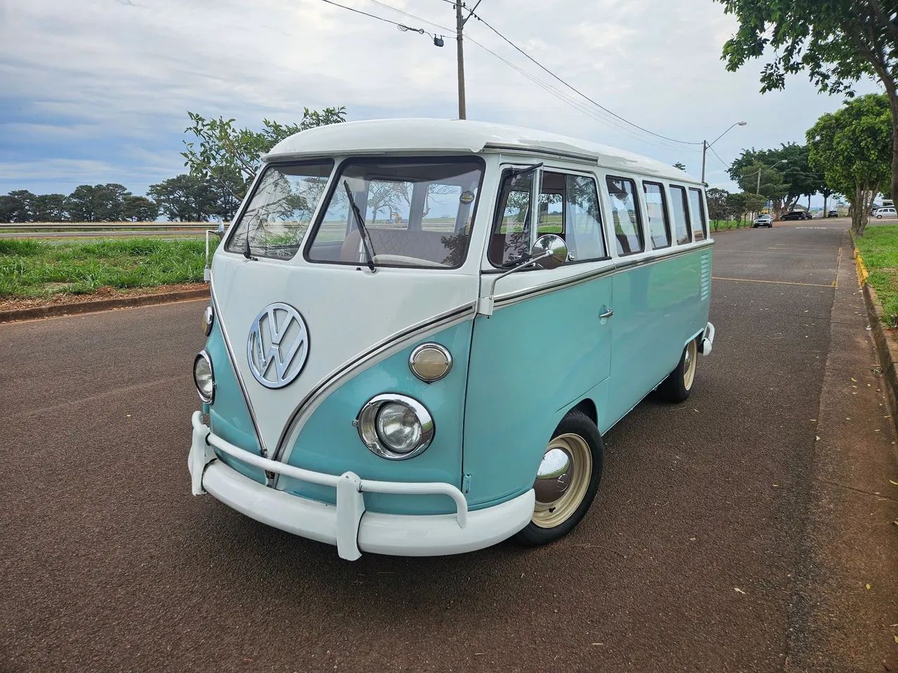 Volkswagen Kombi Standard/ Luxo/ Serie Prata 1974