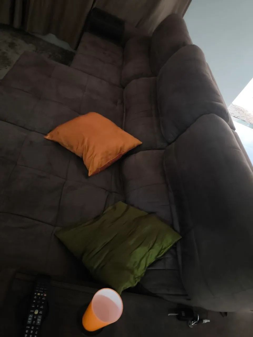 Vendo um sofá de 2,8 m semi-novo