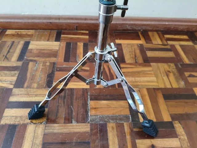 Estante de Caixa Cromada com Pés Duplos - Foto 4