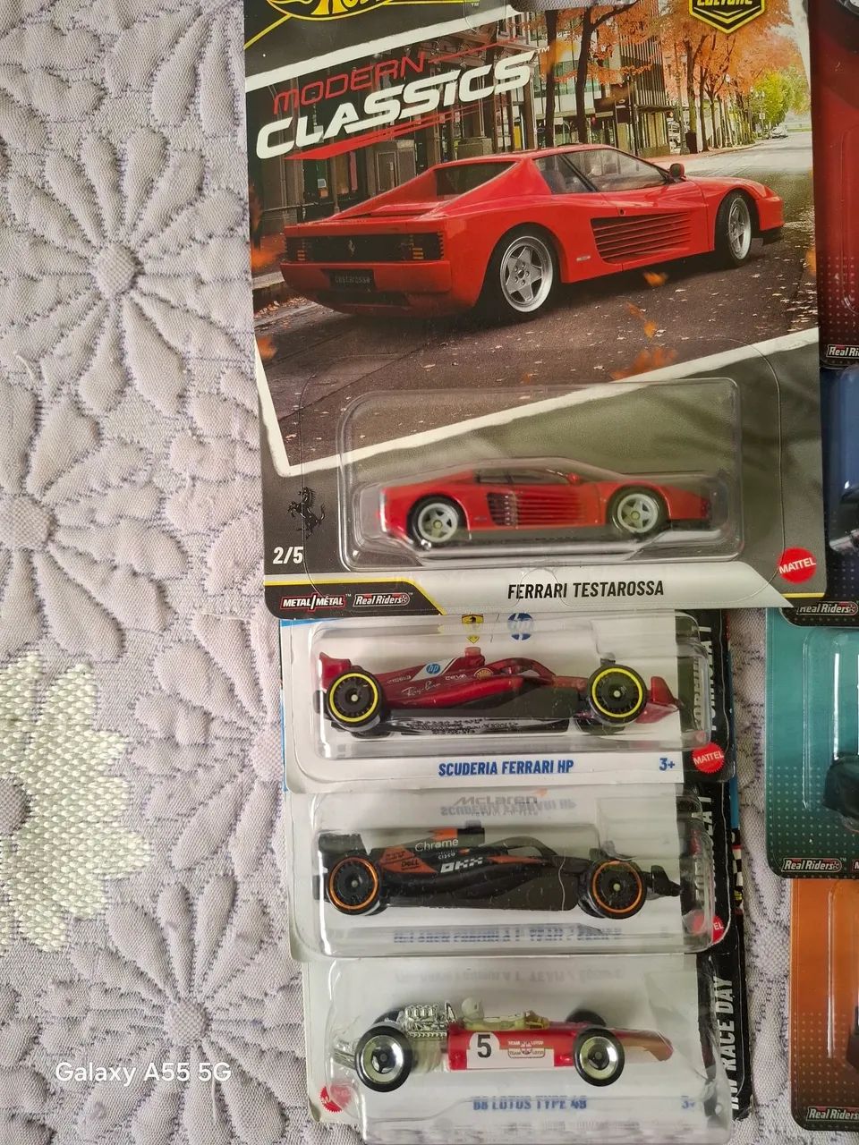 Miniaturas hotwheels premium e mainline ( Ferrari e Fórmula 1) - Foto 3