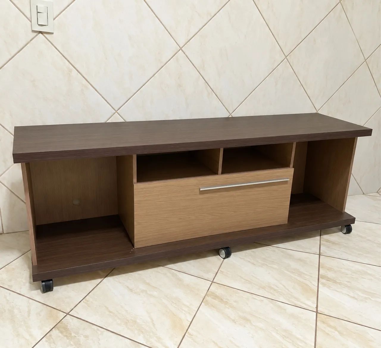 Rack para TV grande com rodinhas - 1,83 m - Foto 2