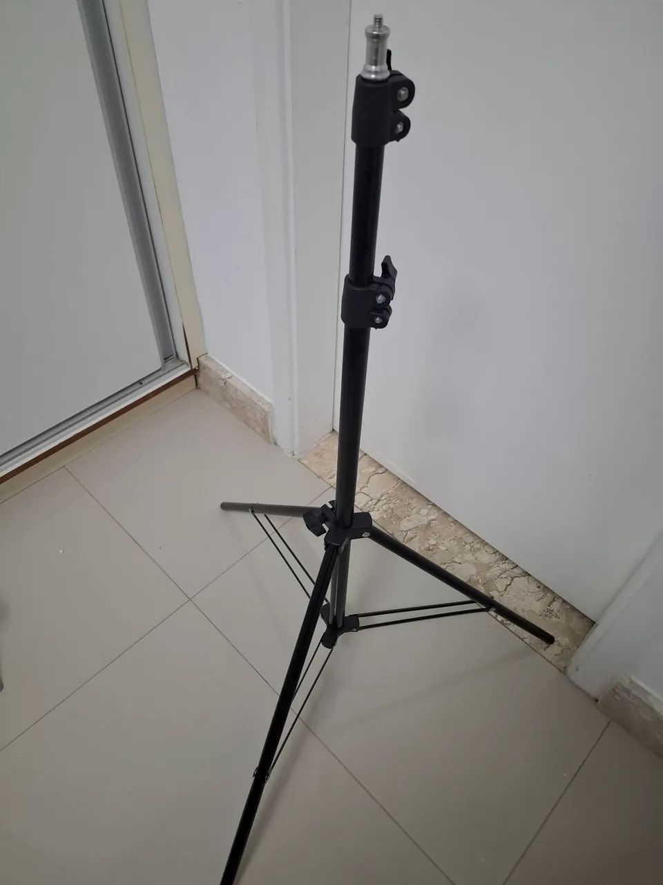 Trava Rosca para Iluminação