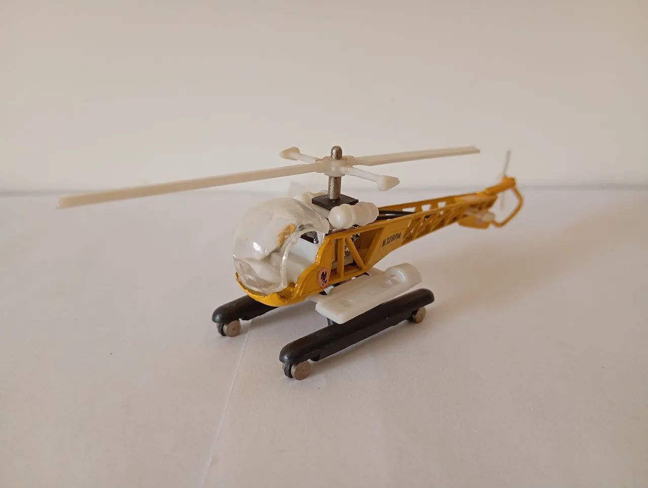 Zylmex - Miniatura Helicóptero Bell 47