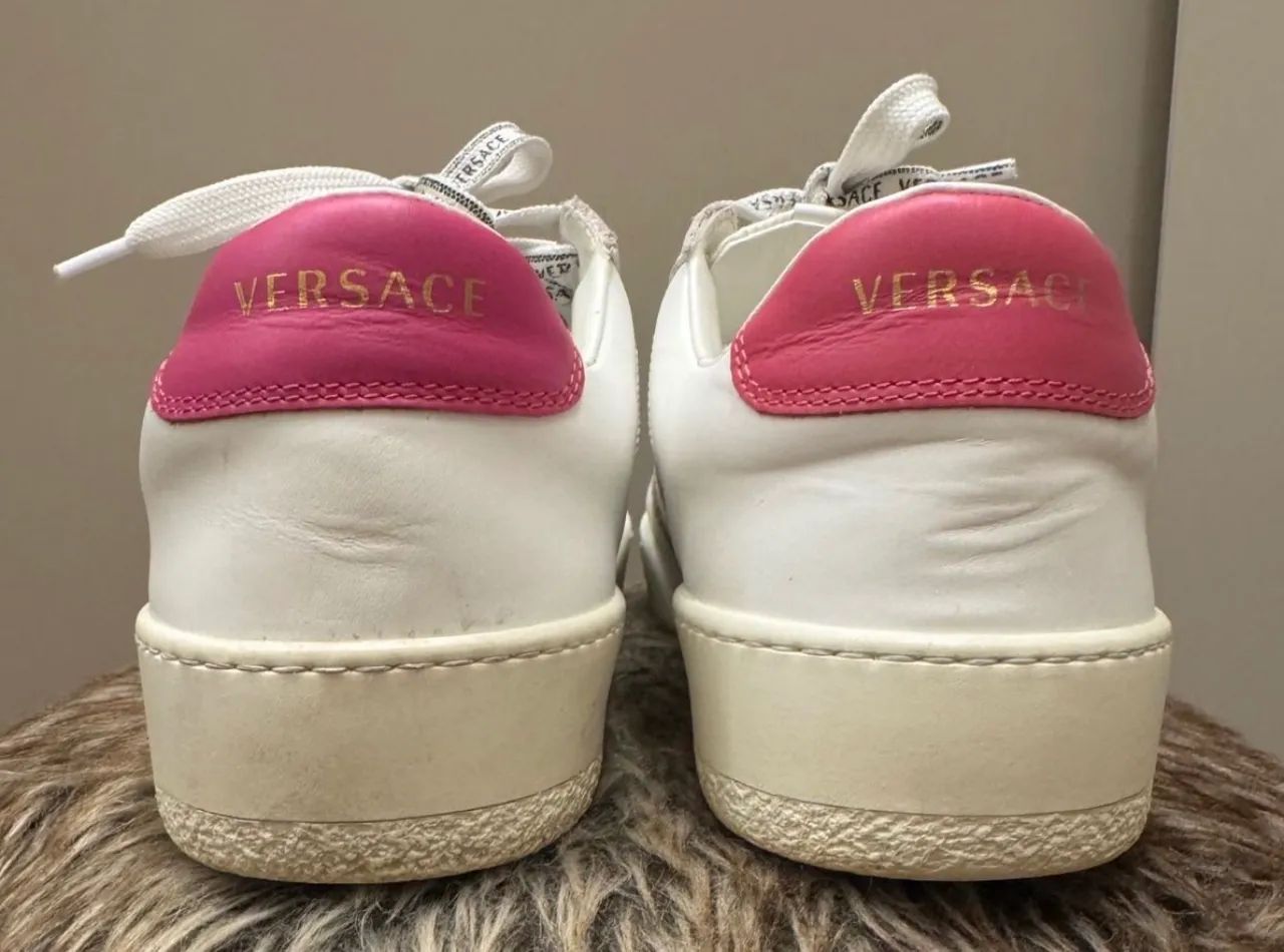 tênis Versace feminino em couro branco - Foto 3