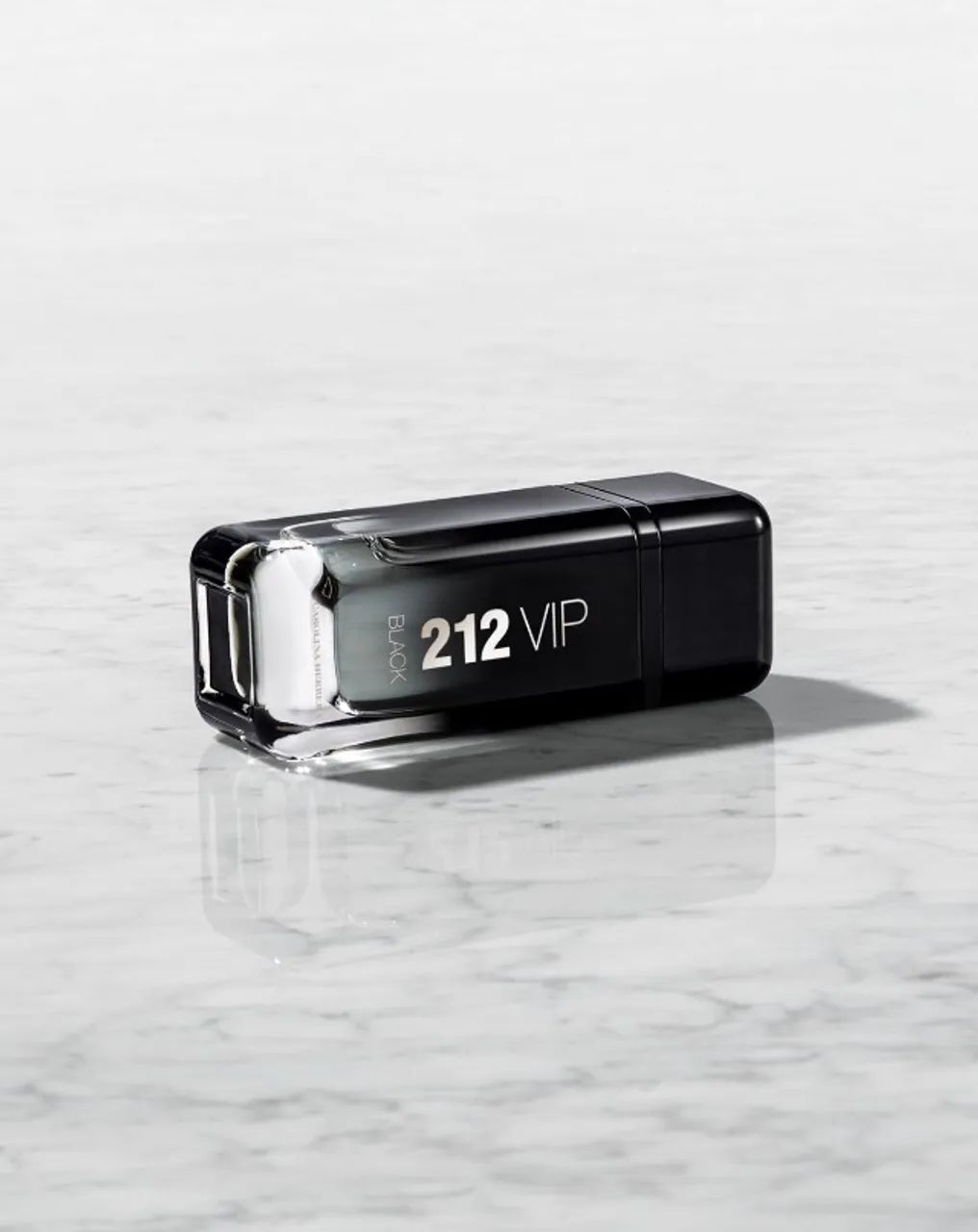 Perfume 212 Vip Y703 - Foto 2