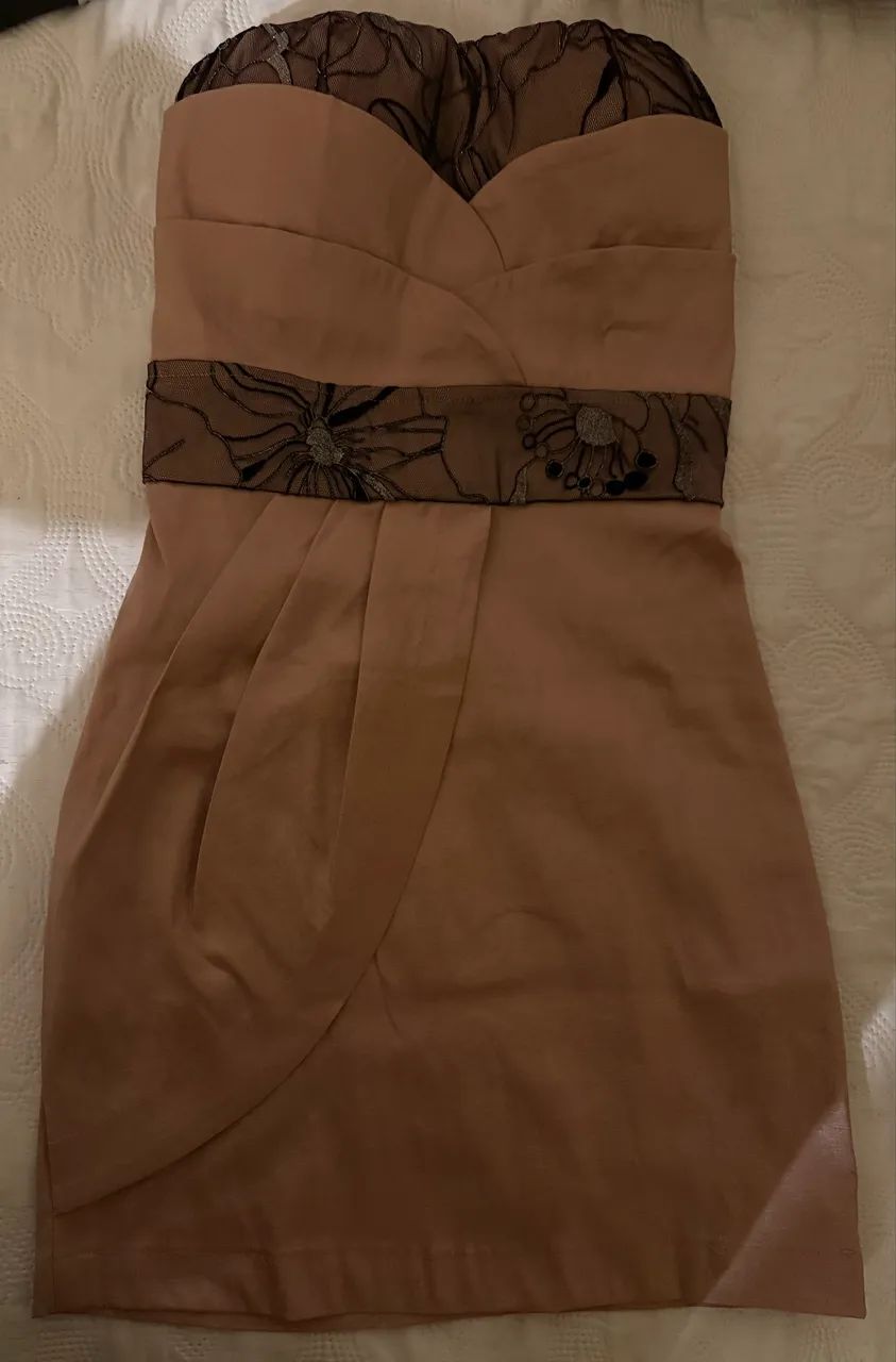 Vestido rose transpassado com detalhes em renda preta - Foto 3